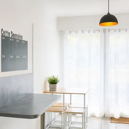 Appartement élégant Rez-de-jardin 4 à *