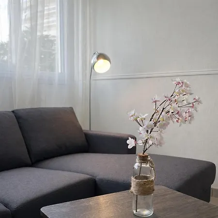 Apartment Elegant Rez-de-jardin 4 A