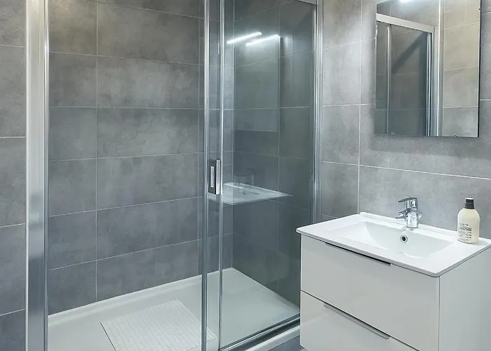 Elegant Rez-de-jardin 4 A アパート