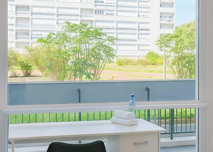 Elegant Rez-de-jardin 4 A *