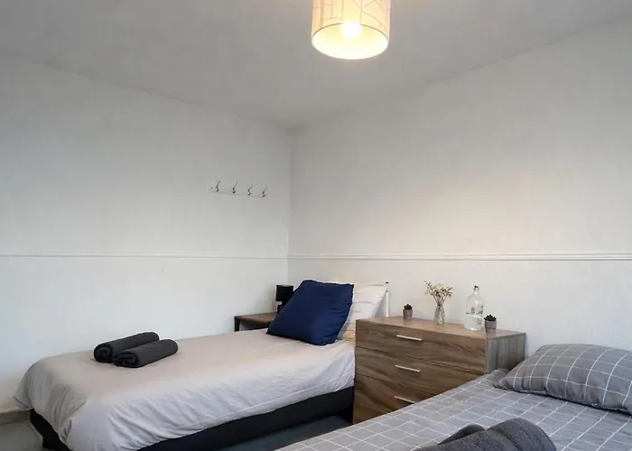 Elegant Rez-de-jardin 4 A * アンジェ